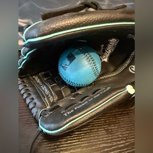 Rawlings 11-in Baseball glove + ball ⚾️